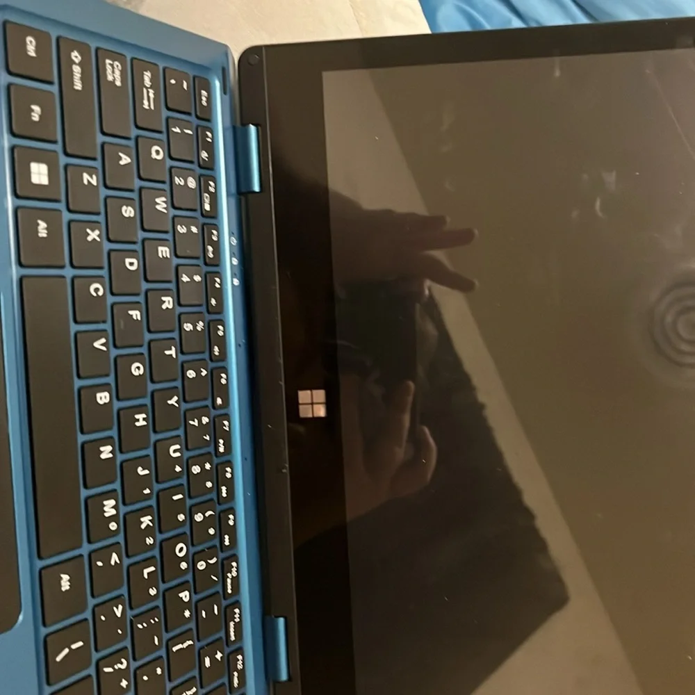 Labtop - Picture 2 of 4